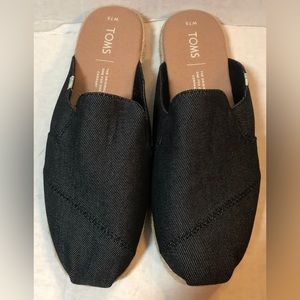 Toms Womens 7.5 Black Denim Nova Slip On Shoes Espadrilles Mules EUC